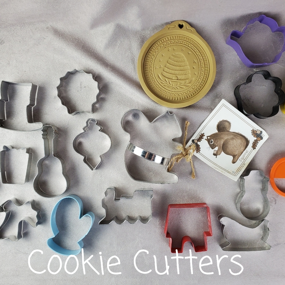 VARIETY OF COOKIE CUTTERS, 16 TOTAL